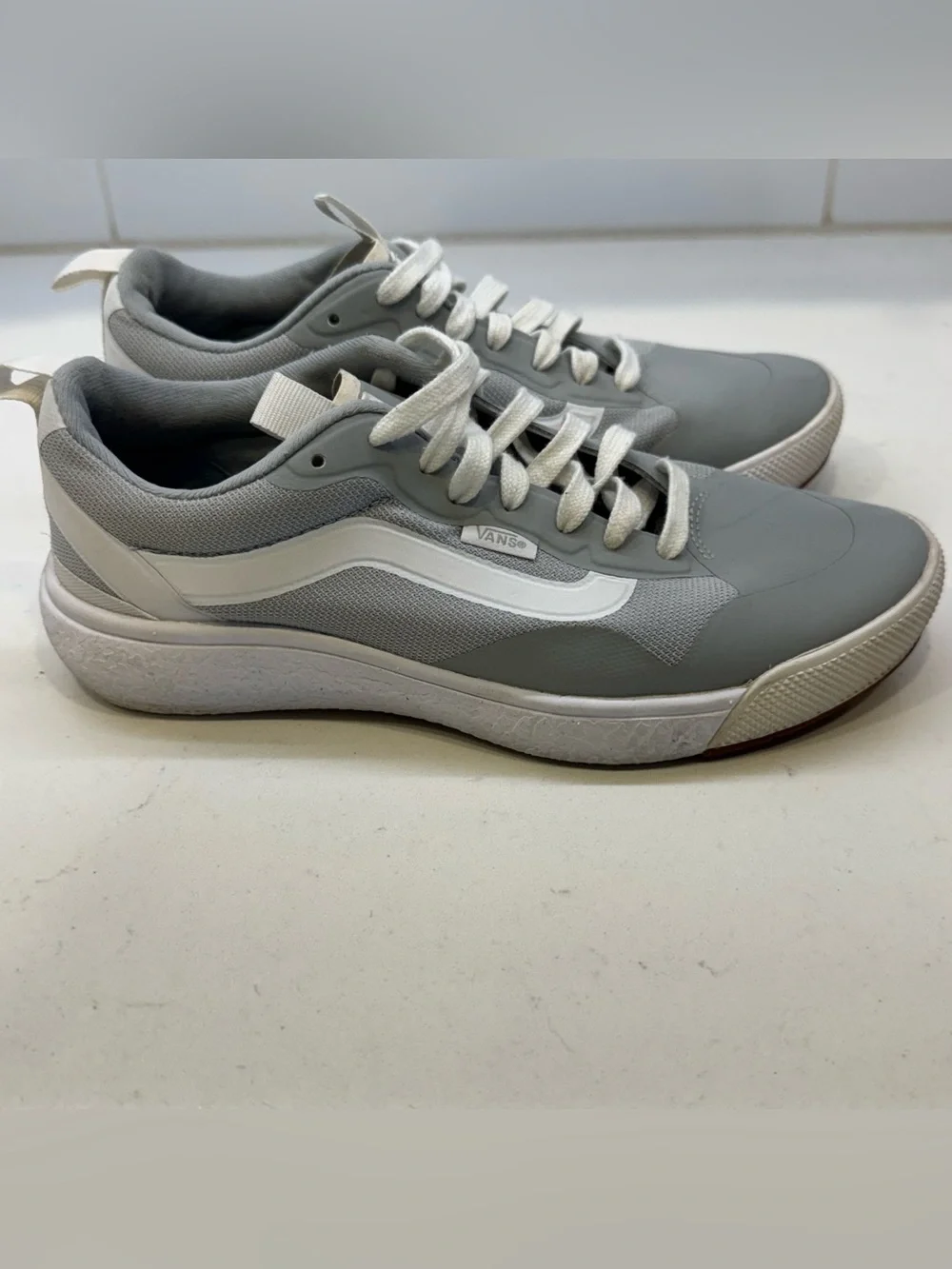 Vans UltraRange EXO Frost Gray True White Sneakers Women’s 8